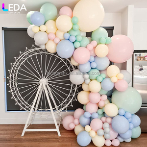 Decoración para Fiestas y Banquetes LEDA, Fondo Romántico de Rueda de la Fortuna Metálica Blanca y Dorada - Product Image 1