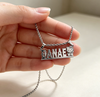 Collier personnalisé avec nom en lettre de dessin animé pour femmes et enfants, collier en acier inoxydable doré, bijoux à la mode, chaîne avec initiale personnalisée