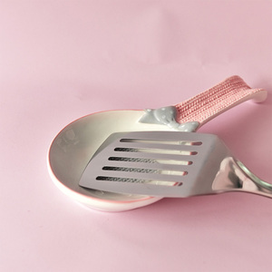 Soporte de cuchara de cerámica al por mayor, soporte de cuchara de porcelana de corazón rosa para el hogar, palillos de cerámica para Cocina - Product Image 3