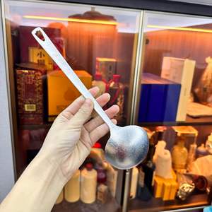 Cuillère de cuisine en titane pur avec manche allongé, résistante à la chaleur, pour la cuisson à la wok et une utilisation à haute température, fabriquée à Jieyang - Product Image 1