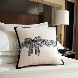 高品质黑色方形户外装饰抱枕豪华酒店模型床头床背泡沫垫轻奢华风格 - Product Image 2