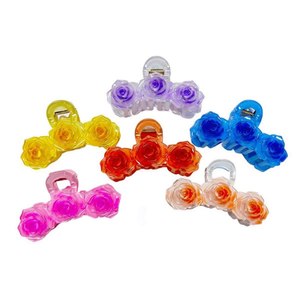 Trois pinces à cheveux en forme de rose, 10 cm, en plastique coloré, style doux, pour femmes et filles, usage quotidien - Product Image 1