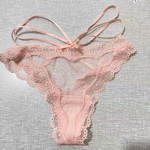 Culottes string sexy de style européen et américain avec bordure en dentelle, découpes croisées, taille basse, respirantes. - Product Image 5