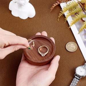 Plateau rond en bois pour bagues, support <span class=keywords><strong>de</strong></span> présentation <span class=keywords><strong>de</strong></span> bijoux pour colliers et bracelets, idéal pour les fêtes <span class=keywords><strong>de</strong></span> mariage et comme cadeau. - Product Image 3