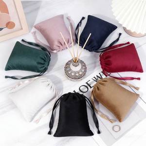 Sacs à cordon en velours personnalisés pour bijoux et écouteurs, anti-poussière, imprimés, vente en gros, pochettes noires - Product Image 2