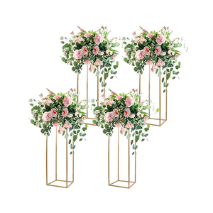 Supporto per Fiori in Metallo Dorato, Colonna Decorativa, Centrotavola Quadrato in Metallo per Feste - Product Image 1