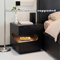 Table de chevet en bois massif, nouveau design de luxe léger, sensation haut de gamme, étagère de rangement illuminée de style flottant, meubles de chambre à coucher