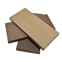Revêtement de sol extérieur carré imperméable antidérapant en bois grainé en relief 3D, style Timbertech, matériau composite PVC