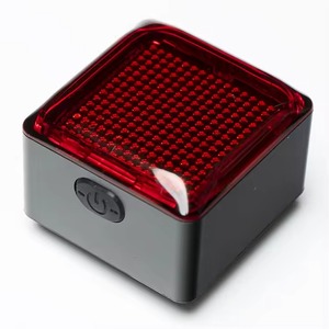 Luz Trasera Inteligente para <span class=keywords><strong>Bicicleta</strong></span>, Impermeable, Recargable, LED, con Sensor de Frenado, Patrón Personalizado DIY para Ciclismo Nocturno - Product Image 1