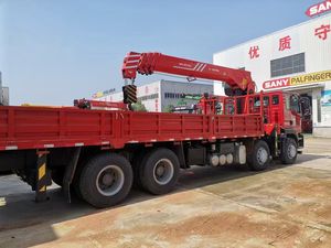 Grue montée sur camion SITRA 8x4, grue à bras télescopique hydraulique de 16 tonnes, 9 m, caisse de chargement, utilisée pour le levage et le transport d'objets lourds - Product Image 5