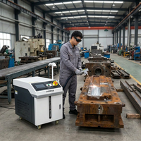 Machines de nettoyage laser industrielles portatives sans contact à fibre optique 1500W 2000W 3000W pour l'élimination de la rouille, de la peinture, de l'huile et de la poussière