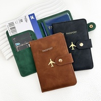 Porta Pasaportes de Cuero PU con Estampado Dorado y Cierre a Presión, con Múltiples Ranuras para Tarjetas