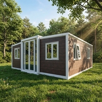 Conteneur maritime aménagé et extensible pour café, bar, restaurant, à usage de cuisine, construit en panneaux sandwich en acier