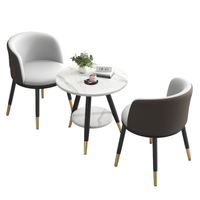 Ensemble de table et de chaises de salle à manger de luxe de conception italienne avec base dorée