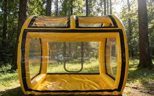 Tente de camping gonflable transparente jaune, imperméable, pour 4 à 6 personnes, tente tunnel à air pour le glamping en plein air et les aventures en forêt - Product Image 4