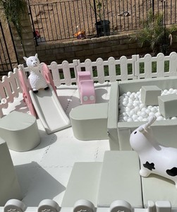 Set da gioco morbido bianco <span class=keywords><strong>con</strong></span> piscina di <span class=keywords><strong>palline</strong></span>, scivolo e blocchi da arrampicata per <span class=keywords><strong>parco</strong></span> <span class=keywords><strong>giochi</strong></span> interno per bambini - Product Image 5