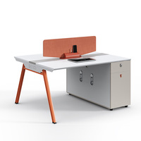 Ensemble bureau et chaise, mobilier de bureau simple et moderne, bureau informatique, espace de travail pour employés