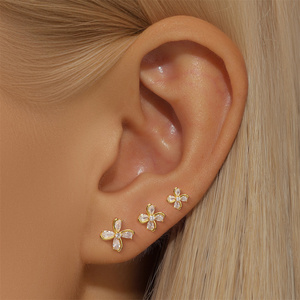 Juego de 3 Aretes de Zirconia en Forma de Trébol de Cuatro Hojas, Chapados en Oro 925, para Mujer - Product Image 6