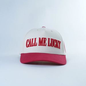 หมวกแก๊ปทรง 5 แฉก รุ่นเรโทร 2026 ปักโลโก้แบบนูน 3 มิติ "CALL ME LUCKY" สีครีมแดง แบบไม่มีโครง - Product Image 1