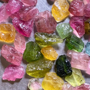 Tự nhiên đầy màu sắc <span class=keywords><strong>Tourmaline</strong></span> đá thô chất lượng cao dưa hấu <span class=keywords><strong>Tourmaline</strong></span> sử dụng cho Diy Vòng đeo tay - Product Image 4