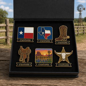 Lot de cadeaux personnalisés : Épingles en émail Texas, épingles de revers Lone Star Boot Saddle, badges culturels du ranch western, souvenirs touristiques, présentés en boîte cadeau - Product Image 1
