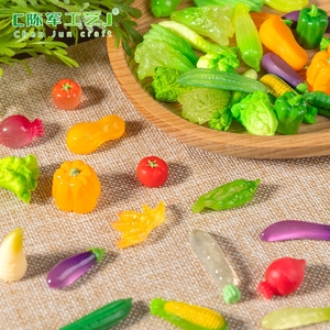Accessoires DIY pour sacs surprises, miniatures à suspendre, représentant des légumes de simulation (citrouilles, radis) pour micro-paysages, thème alimentaire et ludique. - Product Image 2