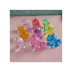 Ornamen Mini Unicorn akrilik 100 buah, dekorasi permainan lanskap mikro transparan banyak warna taman Unicorn