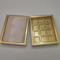 Boîtes à bonbons en papier rigide personnalisées, boîtes cadeaux vides pour chocolats avec laminage mat, gaufrage et revêtement UV pour anniversaire
