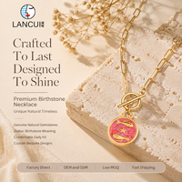 Collier pendentif zodiaque personnalisé avec médaillon émaillé signe astrologique sur chaîne trombone pour un style superposé