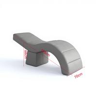 Lit de beauté incurvé réglable de luxe avec appui-tête fixe en cuir PU PVC et structure métallique pour mobilier de salon commercial