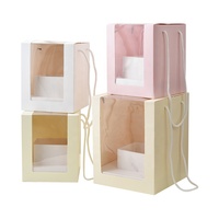 Sac d'emballage pour cadeaux Boîte en papier de forme carrée avec poignée Boîte cadeau transparente à fenêtre transparente Boîtes à fleurs portables