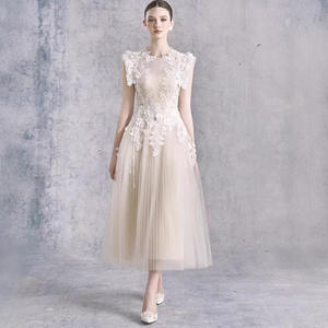 <span class=keywords><strong>ชุด</strong></span>เดรสผู้หญิงสไตล์เจ้าหญิง ผ้าลูกไม้ ดีไซน์เก๋ไก๋ สำหรับงานกลางคืน คุณภาพสูง ดีไซน์ใหม่ สไตล์เวียดนาม เหมาะสำหรับฤดูร้อน - Product Image 1