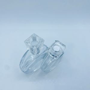 Botellas de Perfume de Vidrio Transparente de 30ml/70ml con Tapa de Plástico para Dispensar Fragancias, Frascos de Vidrio Redondos para Cuidado Personal - Product Image 5