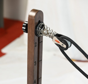 Equipo de Gimnasio en Casa de Alta Calidad, Reformer Ajustable de Madera de Roble, Color Negro, Estándar Internacional - Product Image 6