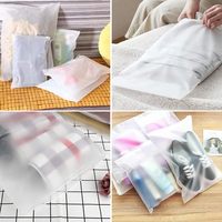 Sacs en plastique polyéthylène givrés CPE avec fermeture éclair noire mate de haute qualité pour l'emballage de vêtements