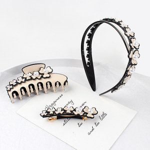 Nueva Colección Alexander Heartstring, Accesorios para el Cabello de Moda para Mujer, Diadema Grande con Flores de Acetato Beige e Incrustaciones de Perlas - Product Image 3