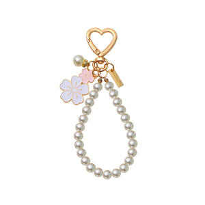 سلسلة مفاتيح معدنية مطلية بالمينا بتصميم زهور كلاسيكية مع سلسلة لؤلؤ وقلادة على شكل قلب لتزيين الحقائب - Product Image 5