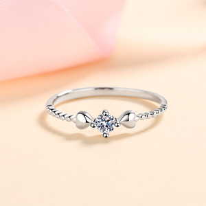 Joyería fina Plata de Ley 925 en forma de corazón cuatro garras 0.1ct anillos de moissanita - Product Image 3