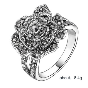Anello vintage con rosa nera per donna, gioielli di moda dal design floreale creativo intarsiato - Product Image 1
