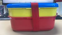 Boîte à lunch pour enfants en plastique réutilisable à double couche avec compartiment séparé pour les collations, couvercle sécurisé, design personnalisé pour le déjeuner scolaire, le camping