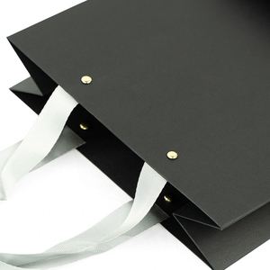 Bolsas de Compra Ecológicas Personalizadas con Remaches y Asas de Papel Especiales, Ideales para Empaque de Regalos Premium - Product Image 3