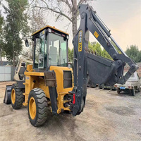 Mini-chargeur de fabrication chinoise d'excavatrice diesel de tracteur de KOMATSU 4x4 capacité de chargement de 2500 kilogrammes caractéristiques de pelle rétro avant chargeur