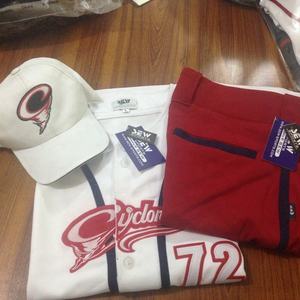 Ensembles d'uniformes de baseball de haute qualité en polyester respirant, idéaux pour les équipes universitaires compétitives aux championnats nationaux - Product Image 3