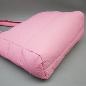 Service de développement de conception de sacs souples en nylon personnalisés OEM, création de sacs fourre-tout gonflés personnalisés pour les solutions de mode féminine - Product Image 4