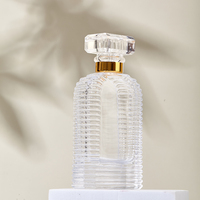 Flacon de parfum carré de luxe personnalisé en relief, vaporisateur de parfum de luxe plat, diffuseur de luxe 100 ml, 15 ml, 50 ml, 30 ml, 200 ml, 300 ml, 500 ml en option