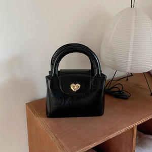 Bolso de mano coreano para mujer, ligero y moderno, con cierre de corazón en material PU, muy vendido. - Product Image 5