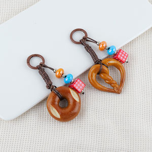 Super mignon en forme de nourriture en métal porte-clés mode dessin animé alcalin eau pain pendentif tissé à la main chocolat porte-clés lanière - Product Image 2