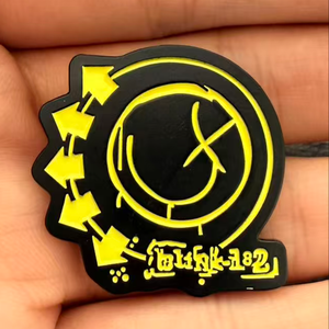 En gros : Pins musicaux en métal, Pins en émail du groupe Blink-182 (souvenir), Pins de revers rock punk, Accessoires de badges en alliage métallique émaillé - Product Image 1