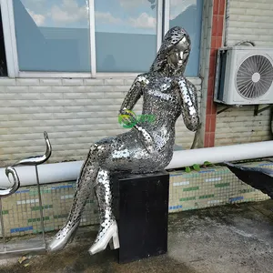 Fabbrica su misura decorazione in metallo in acciaio inox figura scultura donna seduta scultura