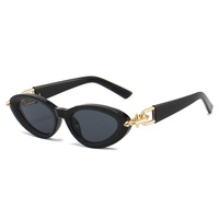 Nouvelles Lunettes de Soleil Œil de Chat UV400 2025 Style Européen et Américain Chic et Distinctif avec Design Métallique à Verrouillage Flèche Unisexe